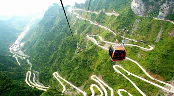 張家界、袁家界、天子山、十里畫廊、金鞭溪、土司城、天門山、鳳凰古城喜樂四日游